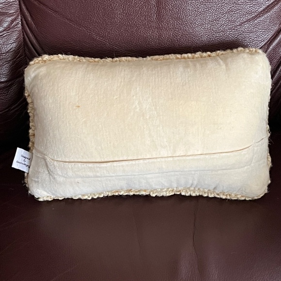 Chandler 4 Corners Laura Megroz Hooked Wool Throw Pillow Little Tree Christmas - Picture 3 of 5